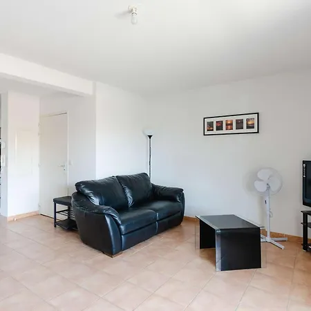 Apartment 3 Pieces Avec Internet Et Parking Prive A Narbonne-plage - Fr-1-409-285 *